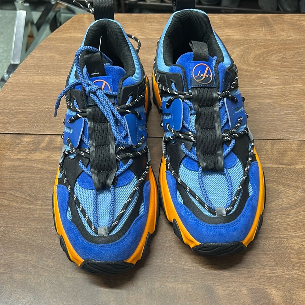 JAVi Sneakers